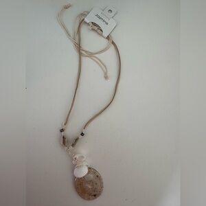 Elegant Shell Pendant Necklace